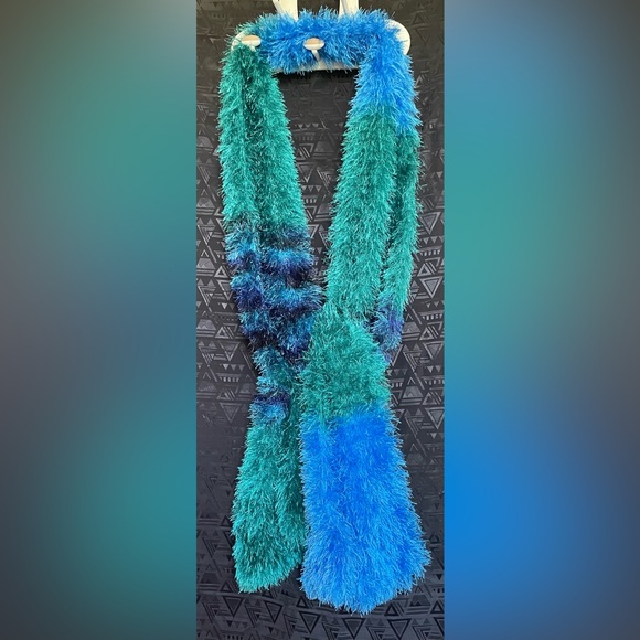 Soft snuggly wrap or scarf. - Picture 3 of 3